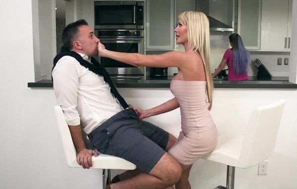 Сестра жены стала красоткой и приехала чтобы соблазнить парня своей мечты