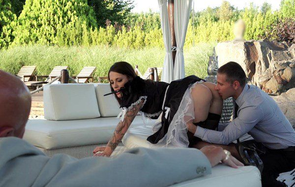 Старый аристократ смотрел как молодой ебет женщину и тихо завидовал