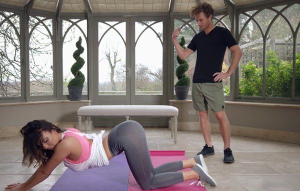 Сестра друга соблазнила своей йога попкой и парень забыл о дружбе быстро